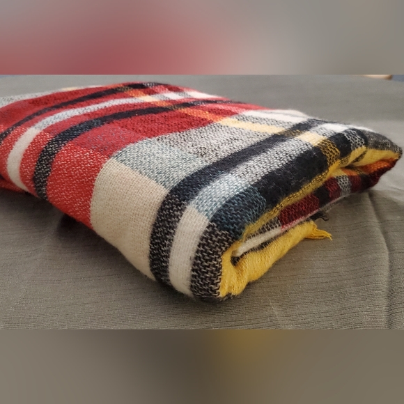 OSFM Blanket Scarf Plaid Tartan Fringes Oversized Wrap 100% Acrylic 51"× 52" - Picture 3 of 8